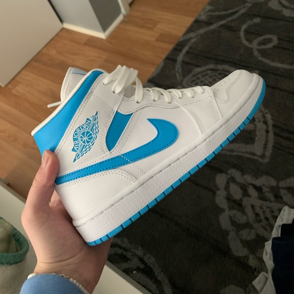 air jordan 1 mid wmns unc